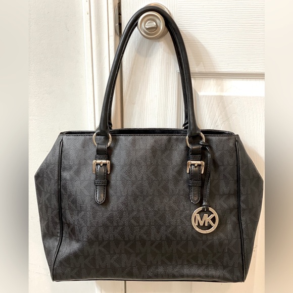 Michael Kors Handbags - Michael KORS black leather carry on shoulders bags in excellent condition.